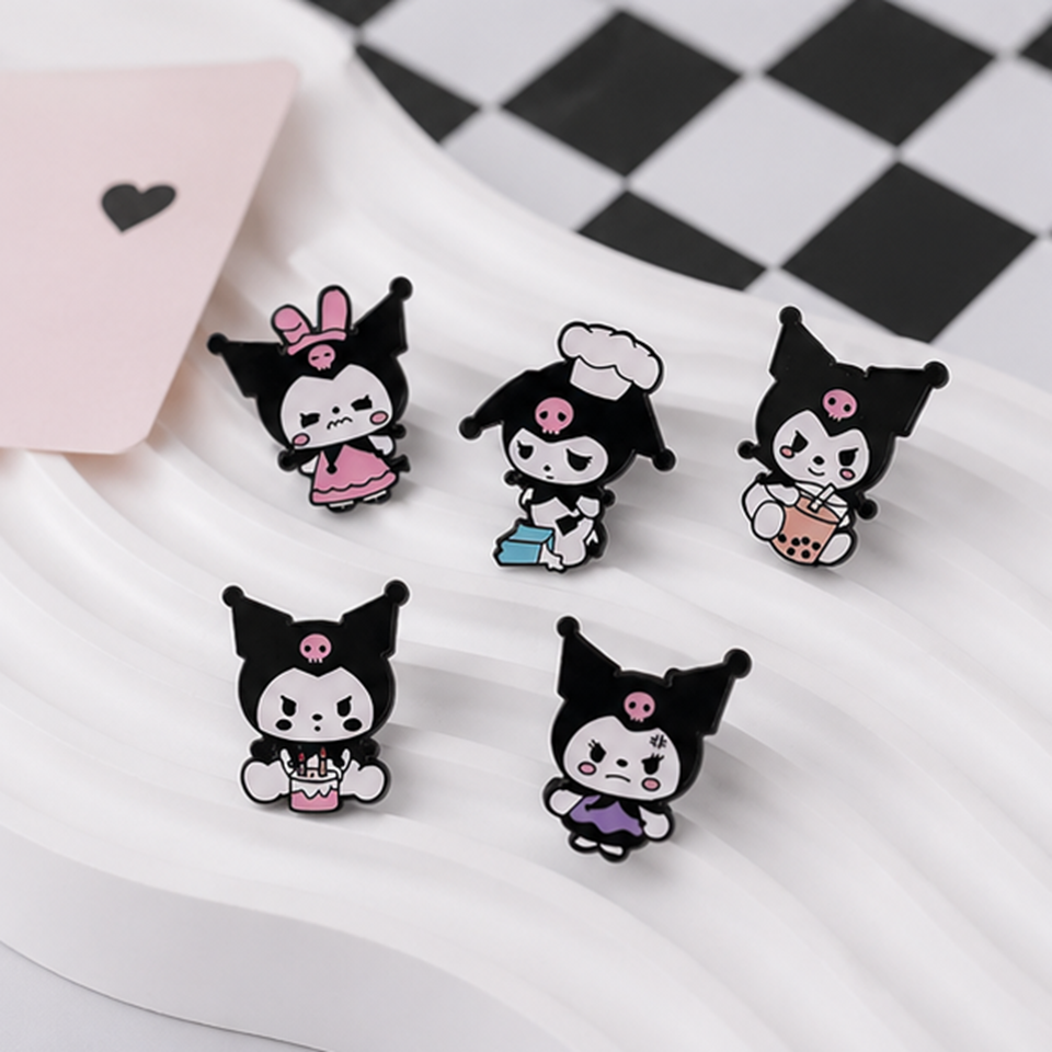 Pin's Kuromi Noir Officiel – Image 2