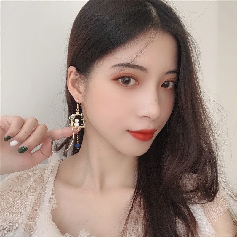 Boucles d'Oreilles Asymétriques Chat Lune et Étoile – Image 2