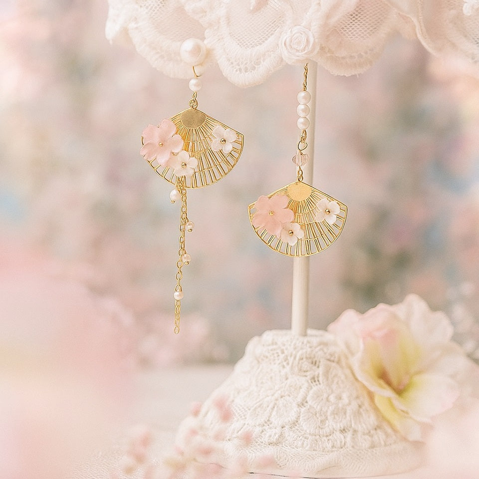 Boucles d'Oreilles Fleur de Sakura Éventail – Image 4