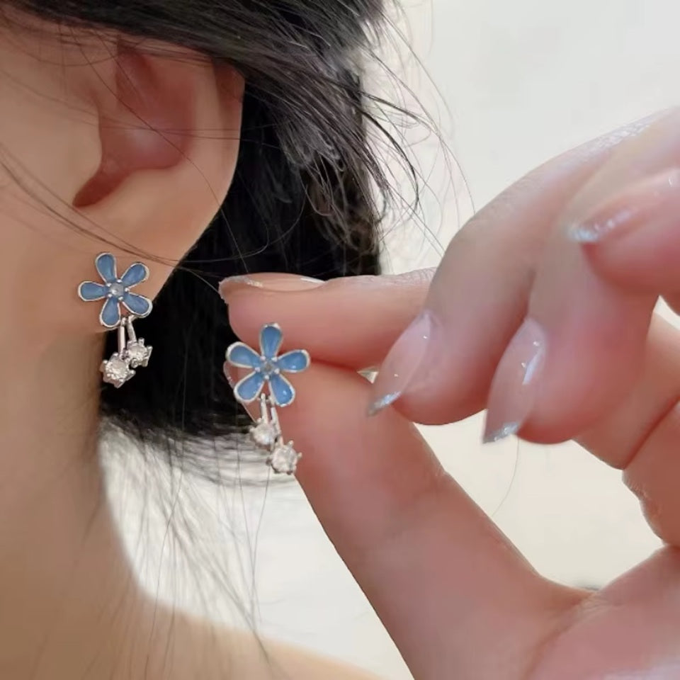 Boucles d'Oreilles Fleurs Bleues – Image 3