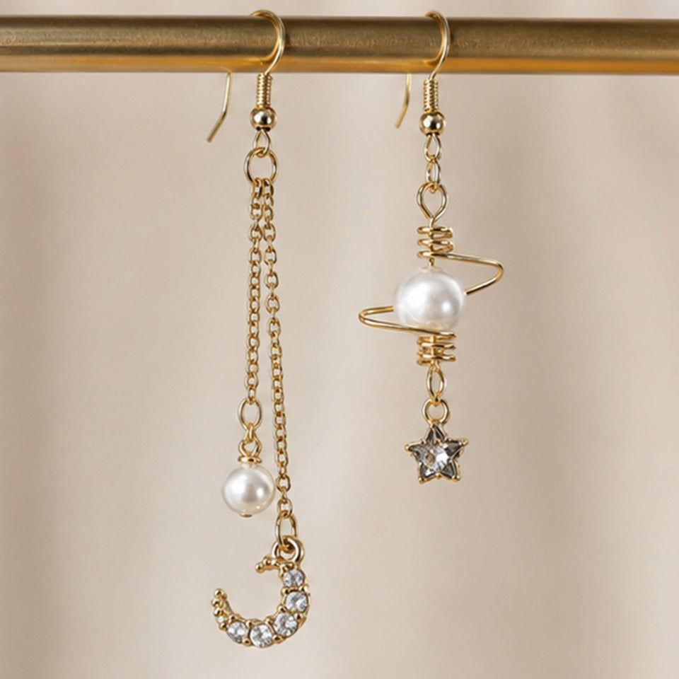 Boucles d'Oreilles Asymétriques Lune Étoile et Perles – Image 2