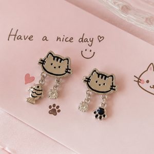 Boucles d'Oreilles Chat Asymétriques avec Poisson et Patte