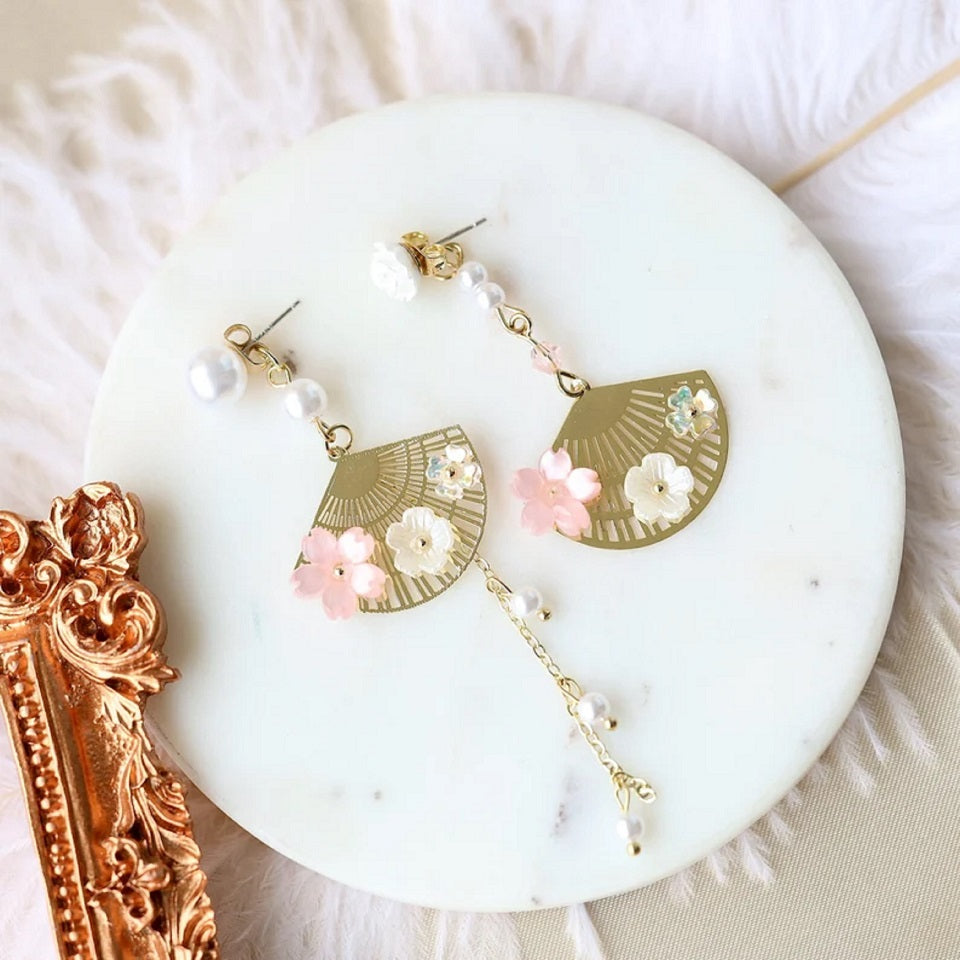 Boucles d'Oreilles Fleur de Sakura Éventail – Image 6