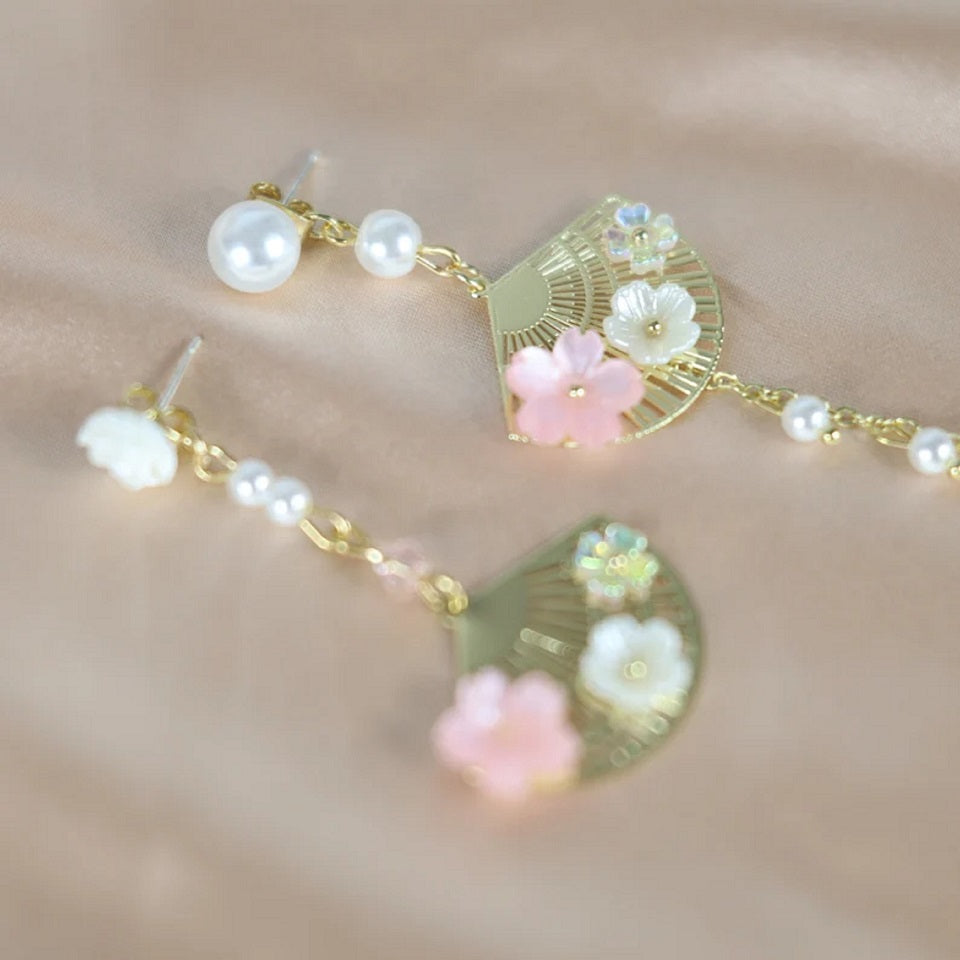 Boucles d'Oreilles Fleur de Sakura Éventail – Image 7