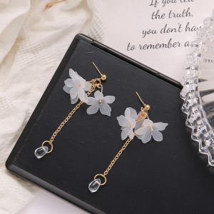 Boucles d'Oreilles en Forme de Fleur Blanche
