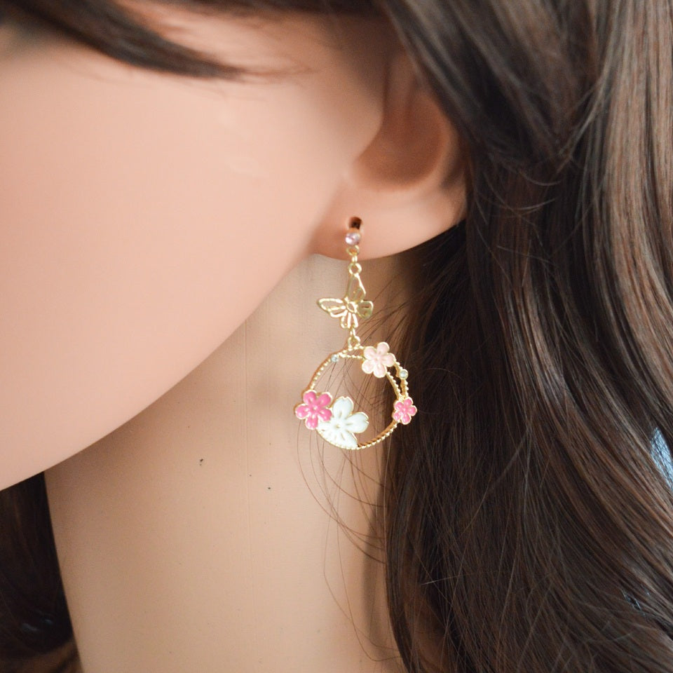 Boucles d'Oreilles Papillon en Sakura – Image 4
