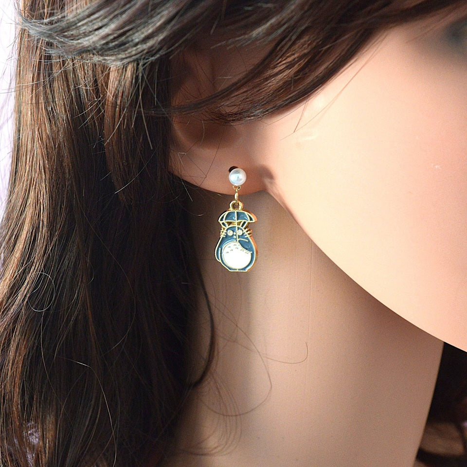 Boucles d'Oreilles Totoro avec Fleur – Image 3