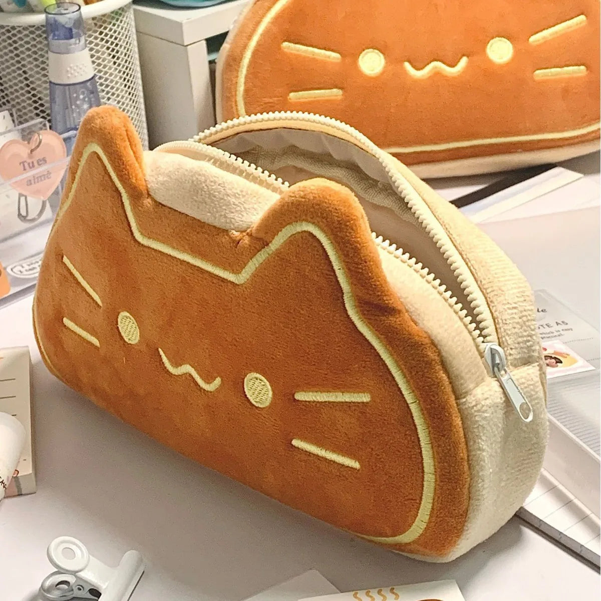 Trousse en Peluche Chat Toast Kawaii – Image 3