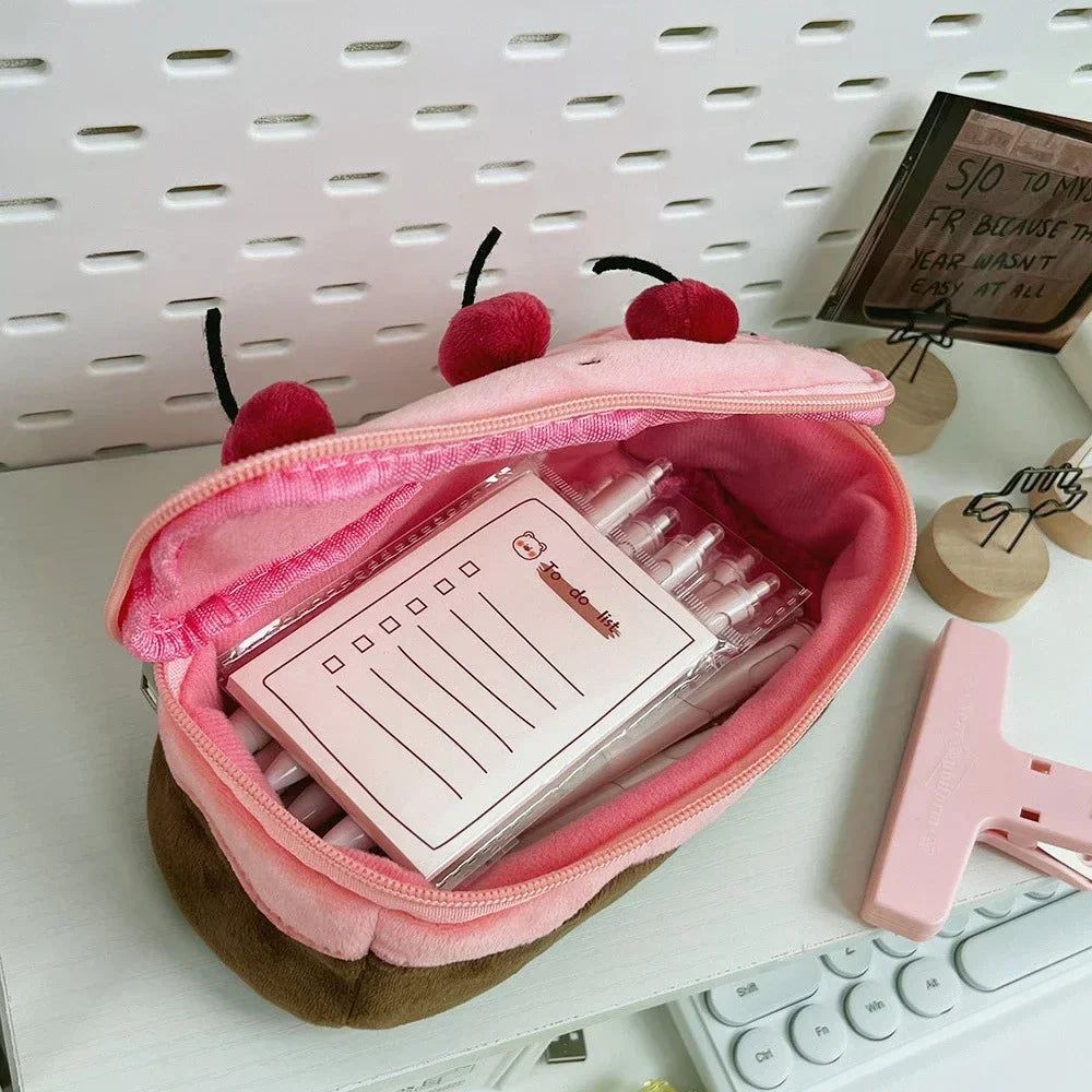Trousse Gâteau en Peluche Rose Pâle et Cerises – Image 2