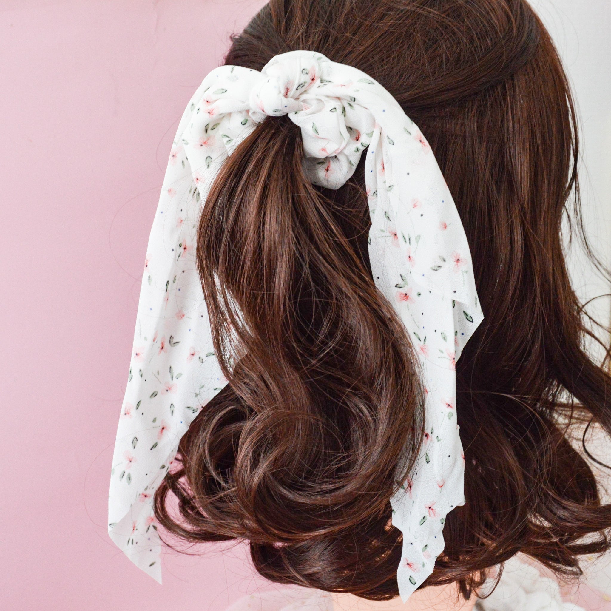 Chouchou Foulard en Coton Blanc Fleuri – Image 3