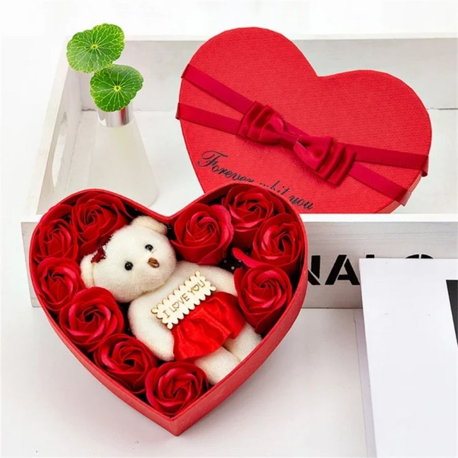Coffret Cadeau Cœur Rouge avec Roses de Savon et Ours – Image 2