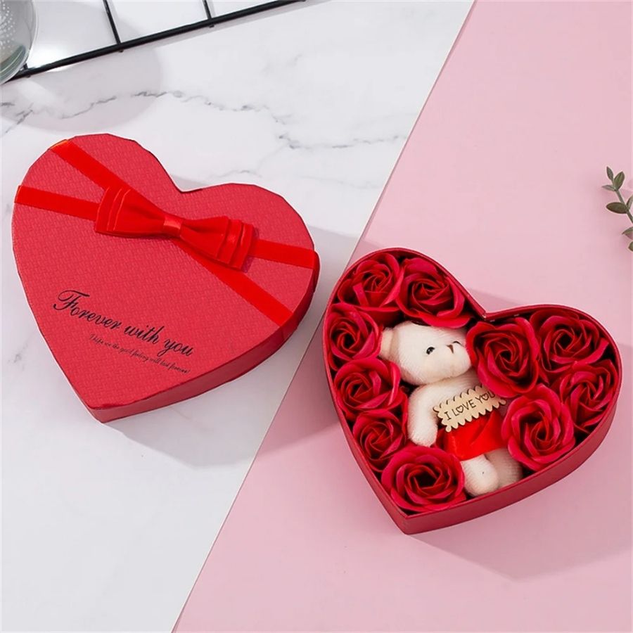 Coffret Cadeau Cœur Rouge avec Roses de Savon et Ours – Image 5