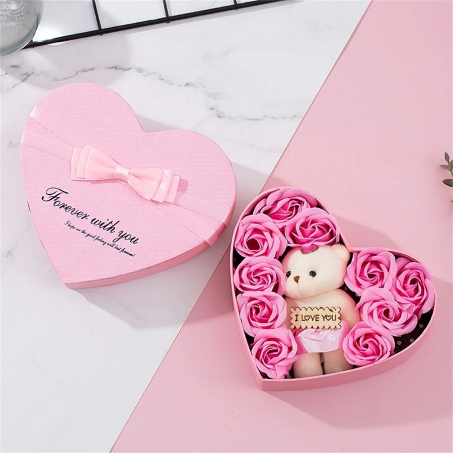 Coffret Cadeau Cœur Rouge avec Roses de Savon et Ours – Image 6