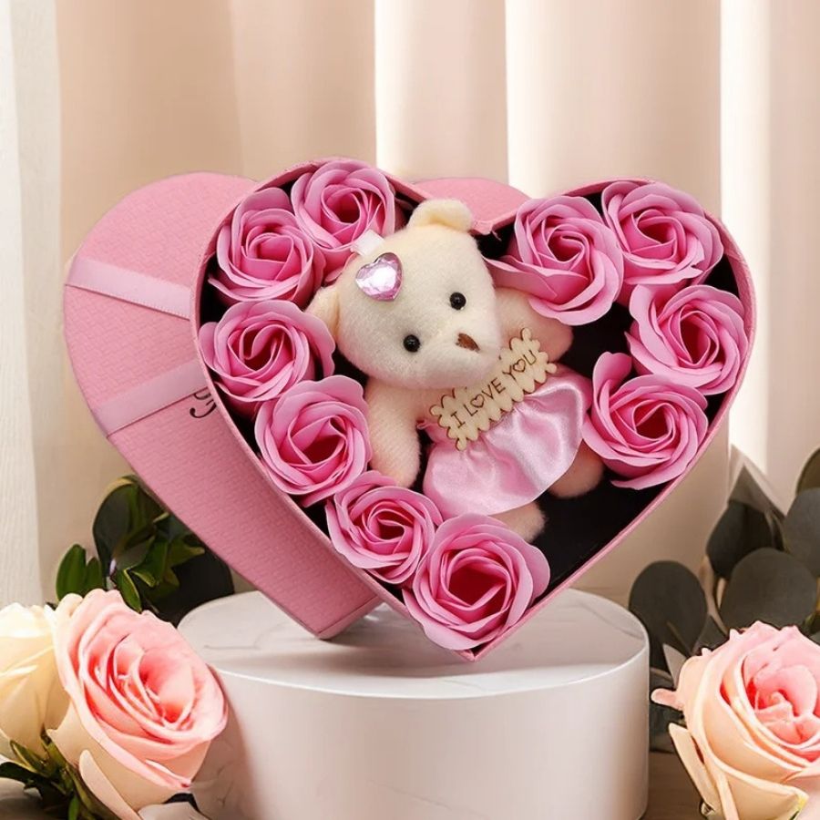 Coffret Cadeau Cœur Rouge avec Roses de Savon et Ours – Image 4