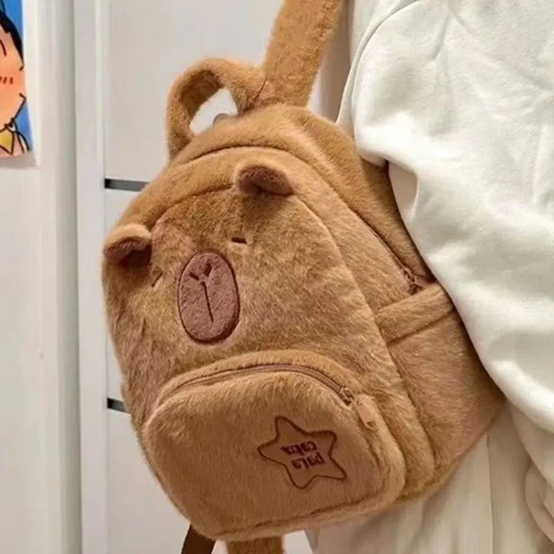 Mini Sac à Dos en Peluche Marron Capybara Brodé – Image 4