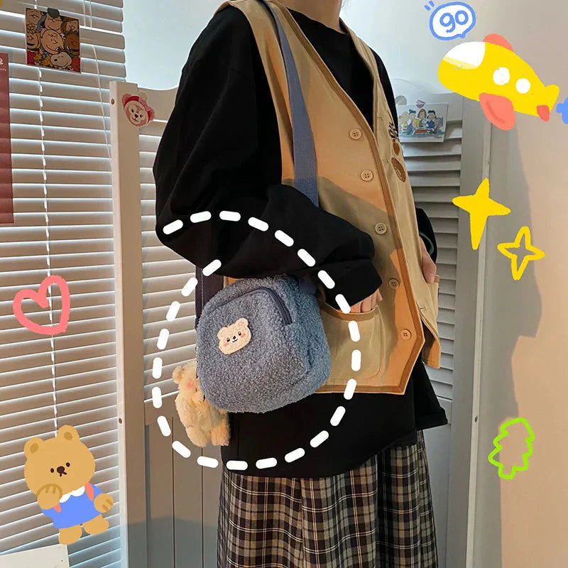 Sac à Bandoulière en Peluche Bleu Doux avec Ours Kawaii – Image 4