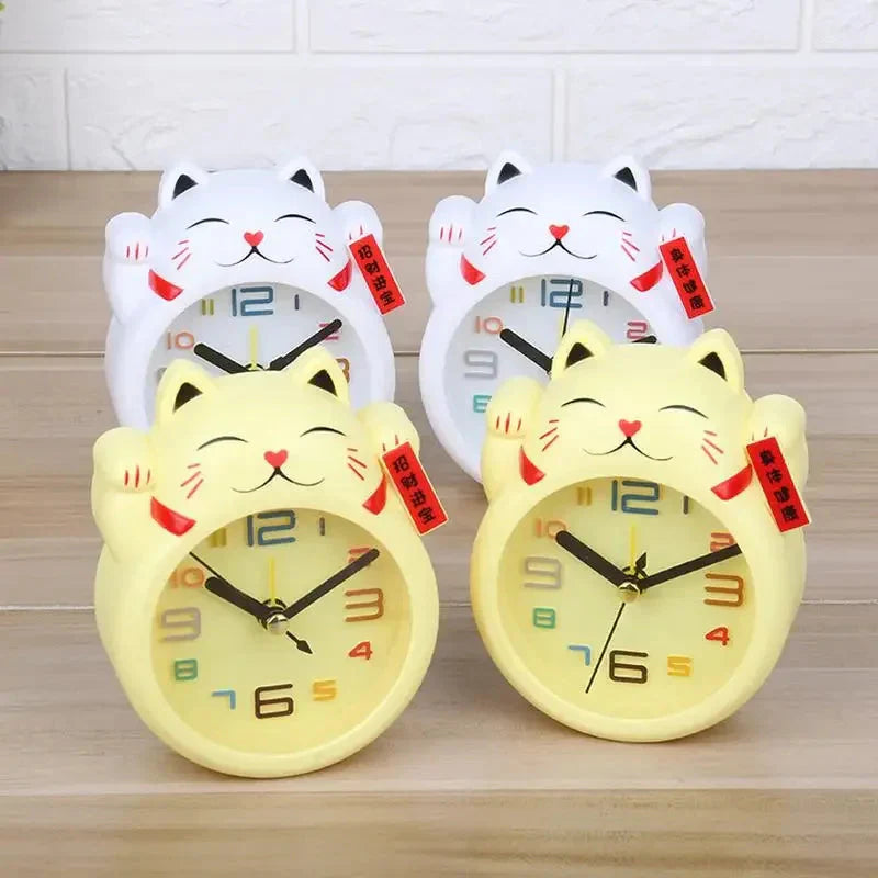 Réveil Maneki-neko Blanc à Chiffres Multicolores – Image 3