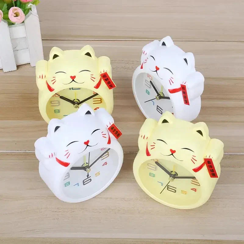 Réveil Maneki-neko Blanc à Chiffres Multicolores – Image 4