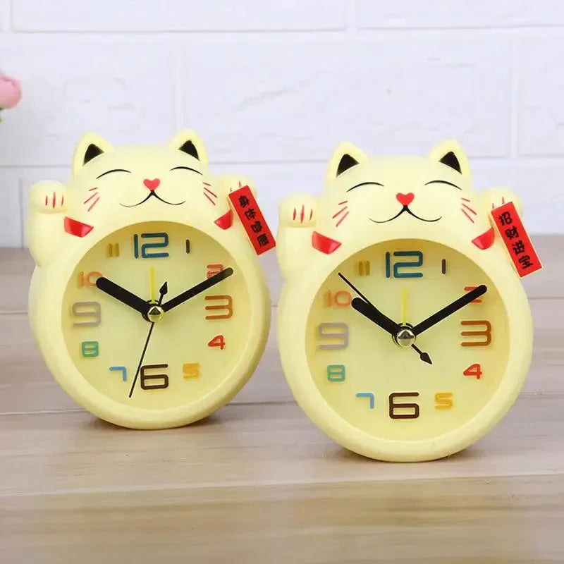 Réveil Maneki-neko Blanc à Chiffres Multicolores – Image 6