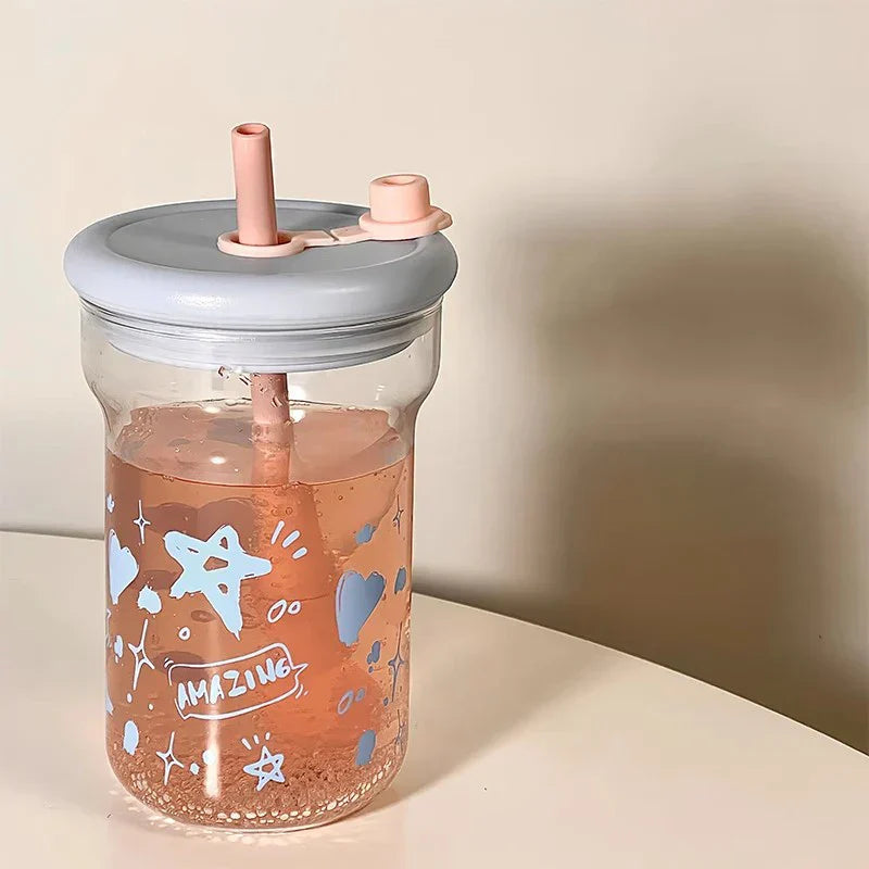 Gobelet en Verre Kawaii à Paille Rose et Motifs Astres – Image 7