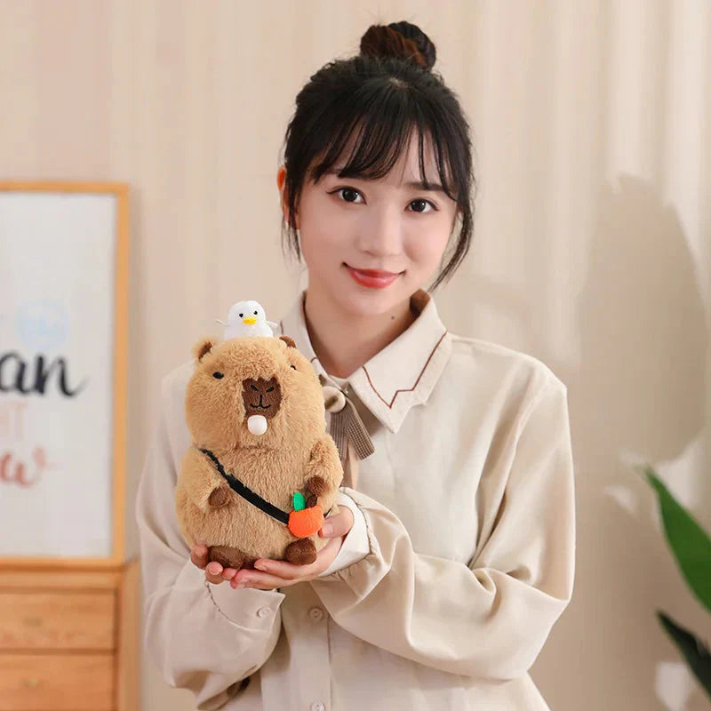 Peluche de Capybara Superposée avec Oiseau et Carotte – Image 36
