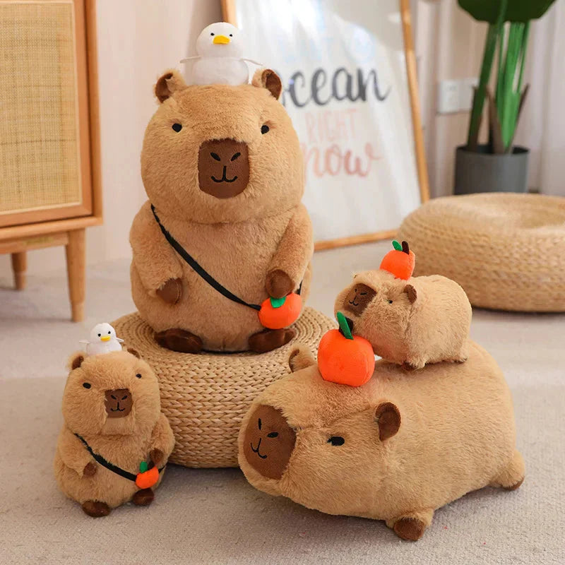 Peluche de Capybara Superposée avec Oiseau et Carotte – Image 5