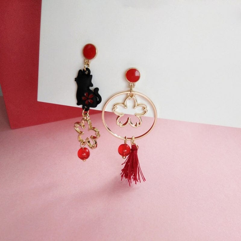 Boucles d'Oreilles Asymétriques Chat Sakura Glands Rouges – Image 5