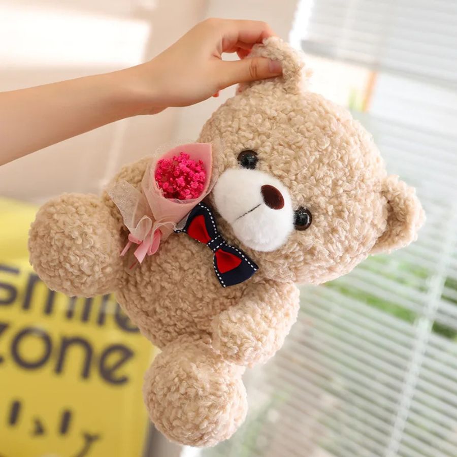 Ourson en Peluche Marron Bouclé, Nœud Papillon et Bouquet – Image 6