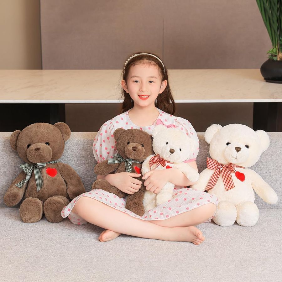 Ours en Peluche Douce avec Cœur Rouge et Nœud à Carreaux – Image 7