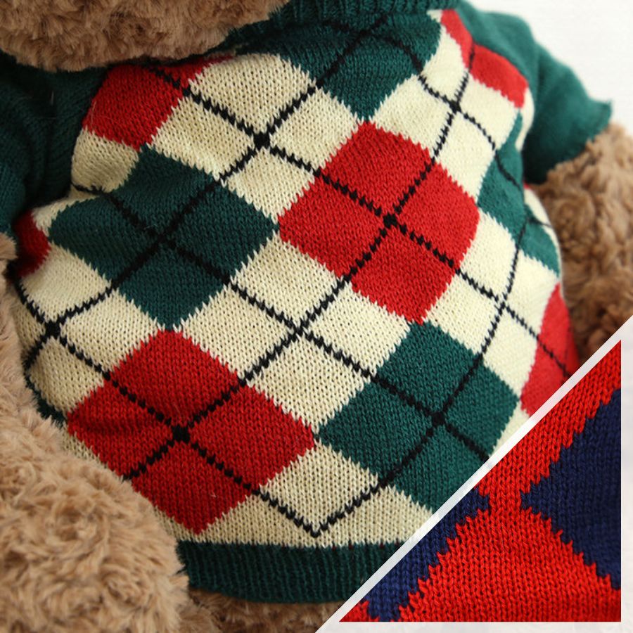 Ours en Peluche Marron Doux avec Pull Argyle – Image 7