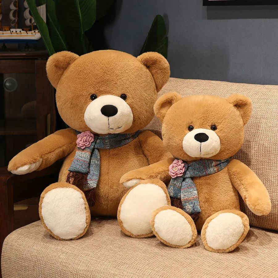 Ours en Peluche Doux avec Écharpe à Rose – Image 7