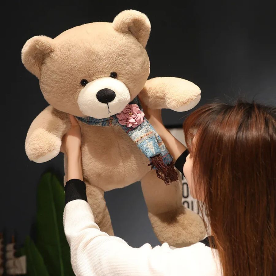 Ours en Peluche Doux avec Écharpe à Rose – Image 9