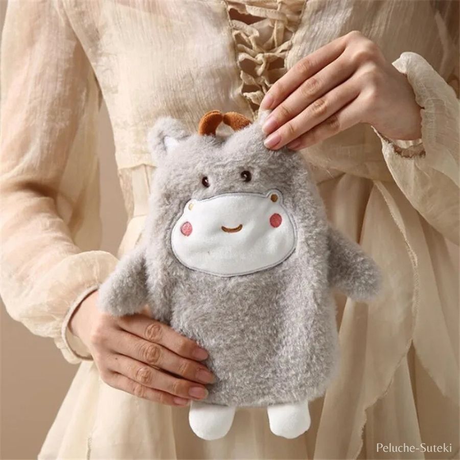 Bouillotte en Peluche Grise à Petites Cornes – Image 3