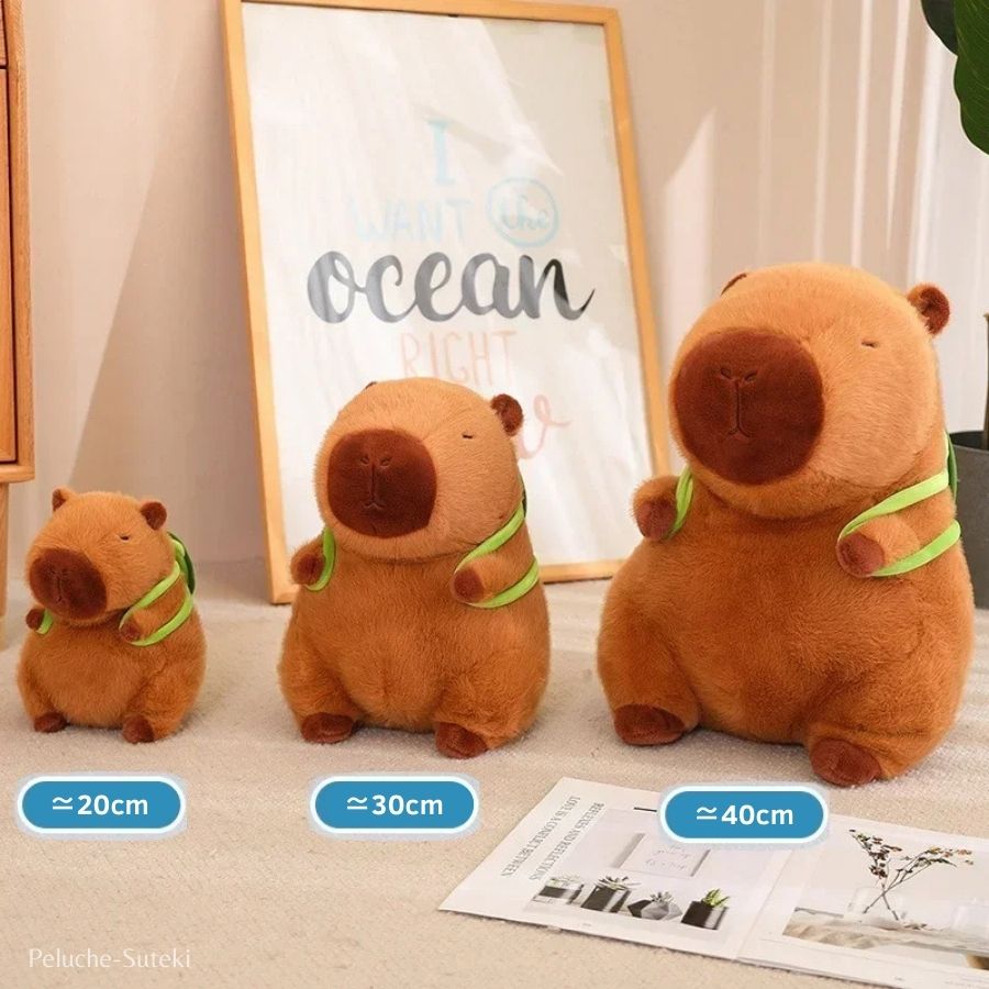 Peluche Capybara Endormi avec Petit Sac à Dos Vert – Image 7