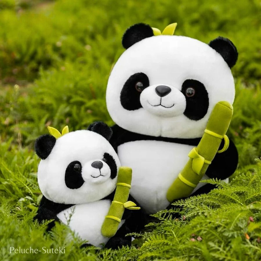 Peluche Panda Assise avec son Bambou et Feuilles – Image 3