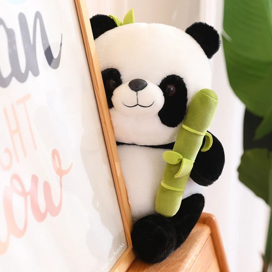 Peluche Panda Assise avec son Bambou et Feuilles – Image 4