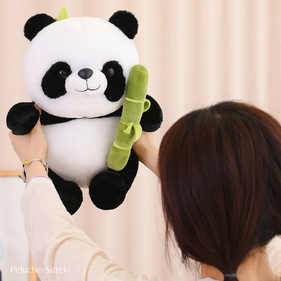 Peluche Panda Assise avec son Bambou et Feuilles – Image 7