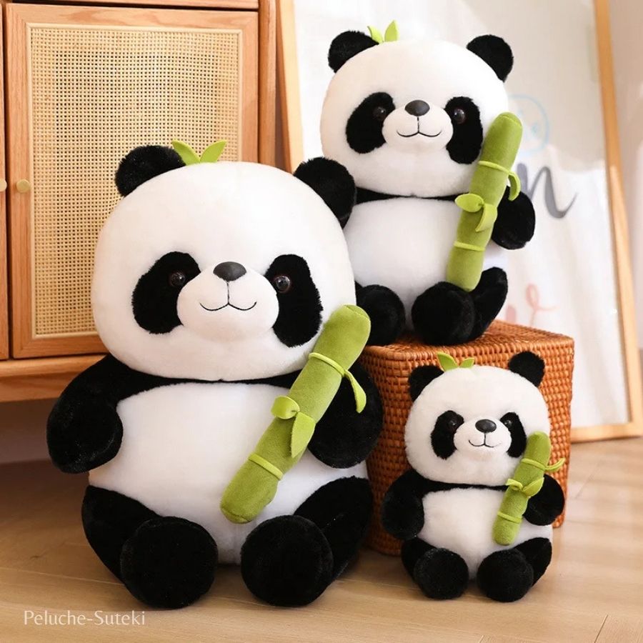 Peluche Panda Assise avec son Bambou et Feuilles – Image 2