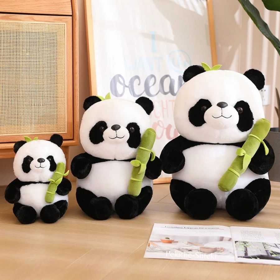 Peluche Panda Assise avec son Bambou et Feuilles – Image 9