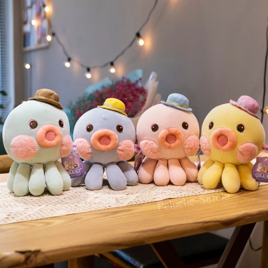 Peluche Pieuvre Pastel avec Chapeau et Joues Roses – Image 10