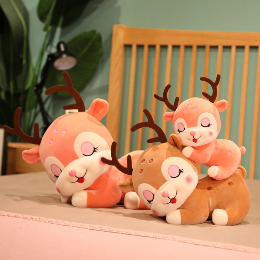 Peluche Faon Rose Pêche Dormant à Cils Brodés – Image 6