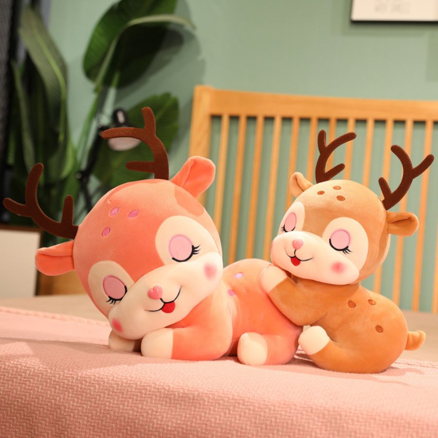Peluche Faon Rose Pêche Dormant à Cils Brodés – Image 5