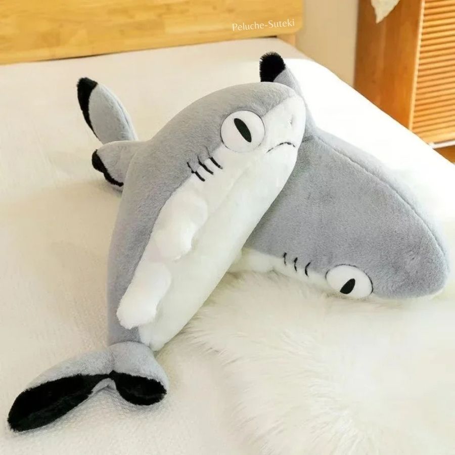 Peluche de Requin Grise et Blanche aux Grands Yeux – Image 2