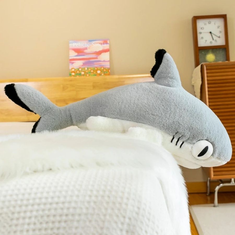 Peluche de Requin Grise et Blanche aux Grands Yeux – Image 3