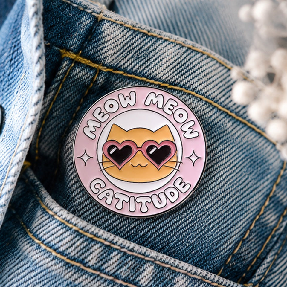 Pin's en Émail Chat "Catitude" avec Lunettes Cœur – Image 5