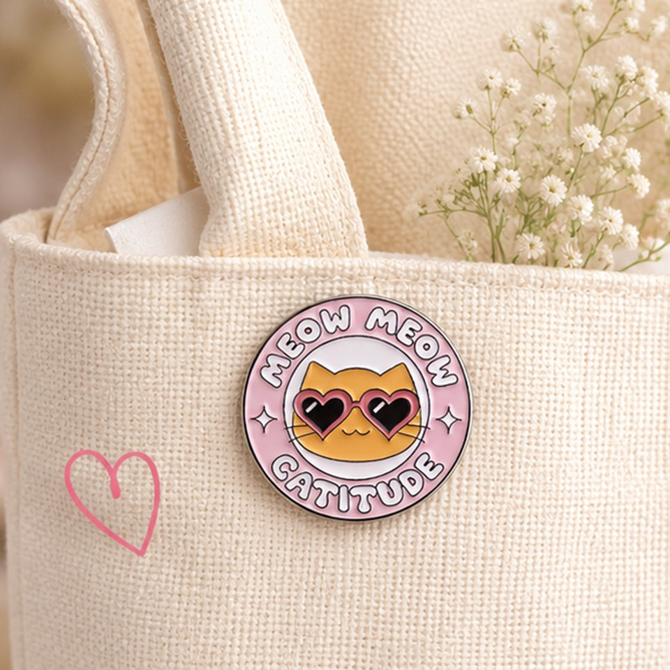 Pin's en Émail Chat "Catitude" avec Lunettes Cœur – Image 3
