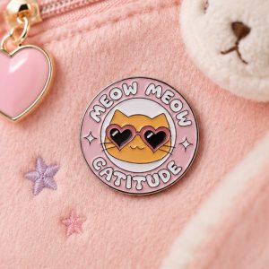 Pin's en Émail Chat "Catitude" avec Lunettes Cœur