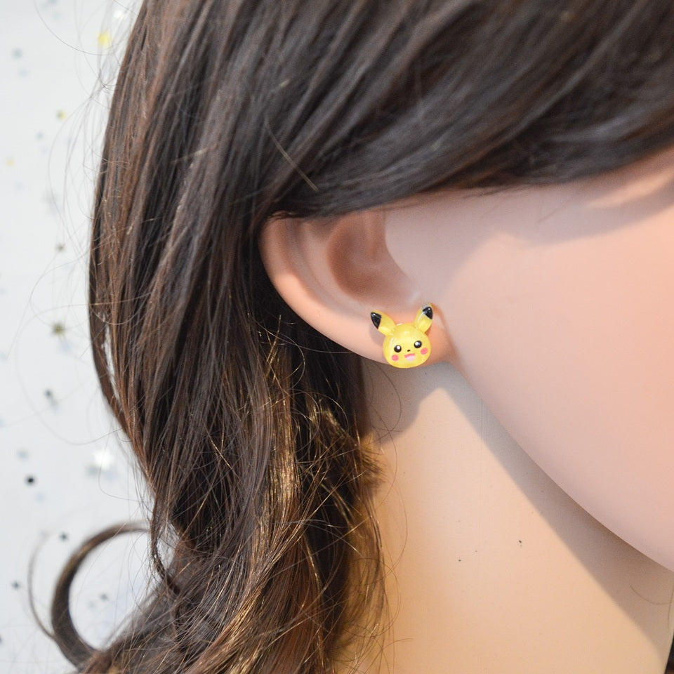 Boucles d'Oreilles Pikachu Émaillées – Image 2