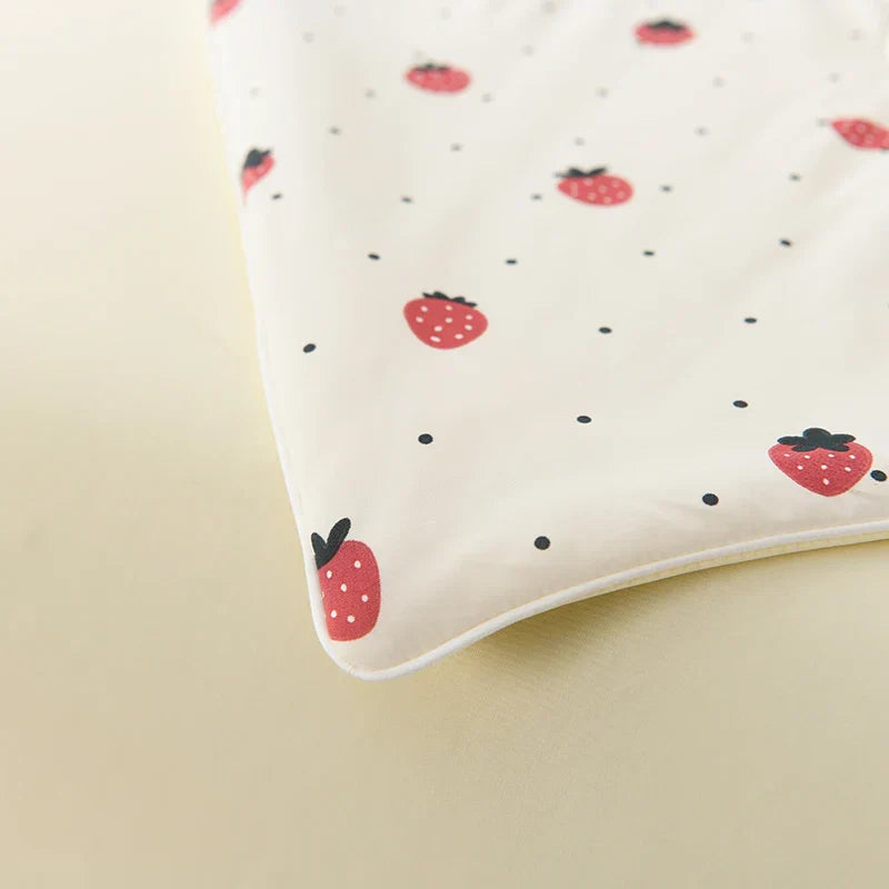 Couette d'Été Crème Réversible Motif Fraises – Image 6