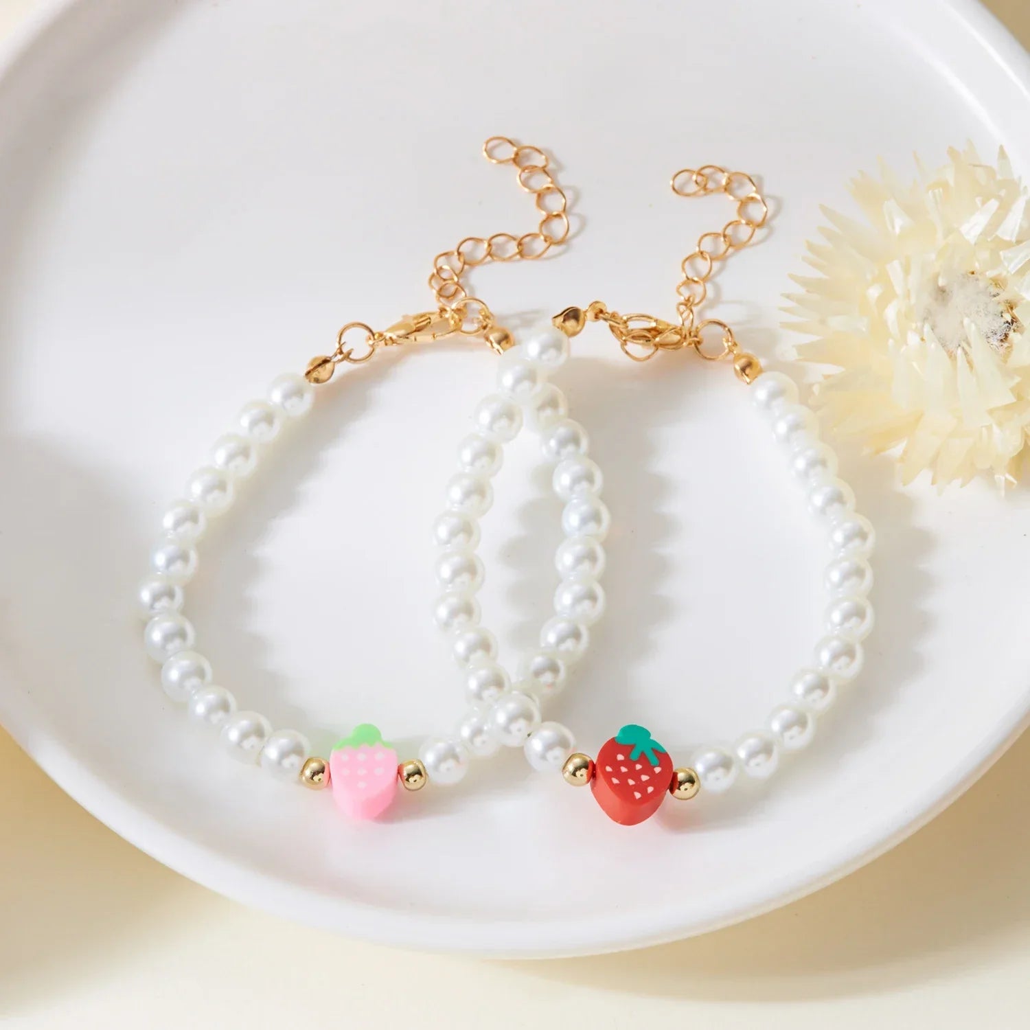 Collier Multirangs Perles et Fraises Rouge et Blanc – Image 4